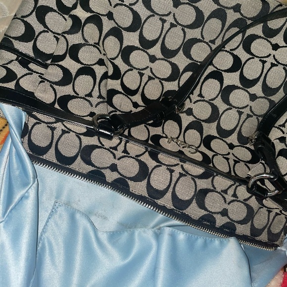 Authentic coach Stylish Black and Tan Women's Bag - Picture 10 of 12